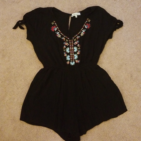 Almost Famous Dresses & Skirts - 10/$25! Almost Famous romper, size Large Juniors